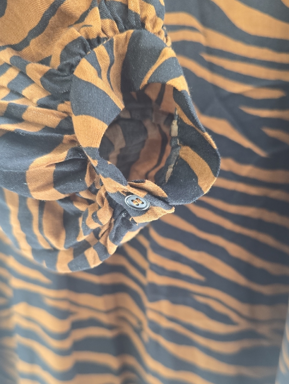 & Other Stories Classic Tiger-Print Long Sleeve Midi Dress - Brown/Black - Picture 5 of 9